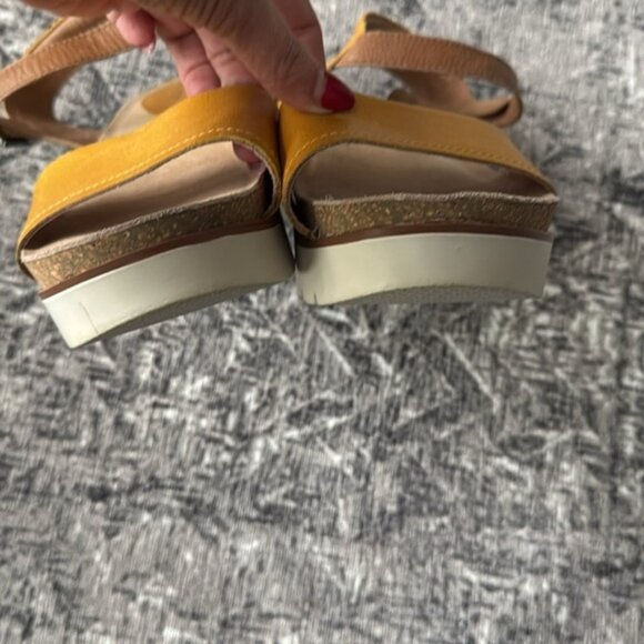 Josef Seibel Clea Yellow and Brown Sandals with Platform Sole - Picture 3 of 10